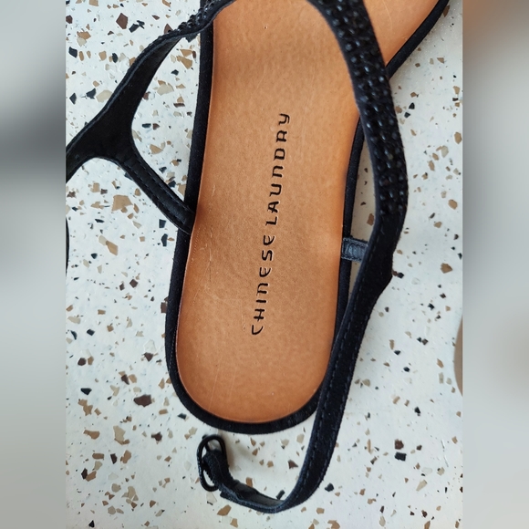SOLD *NEW* Chinese Laundry Sandals, Sz 8.5 - Picture 3 of 6